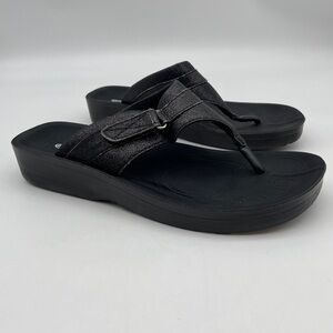Women’s aerothotic sandals size 10